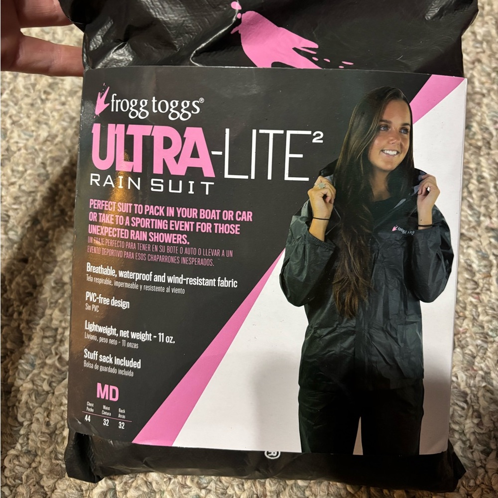 Size medium rain suit never used